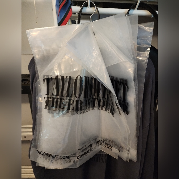 Prinstine - unused Eras Tour shopping bags - Picture 2 of 3